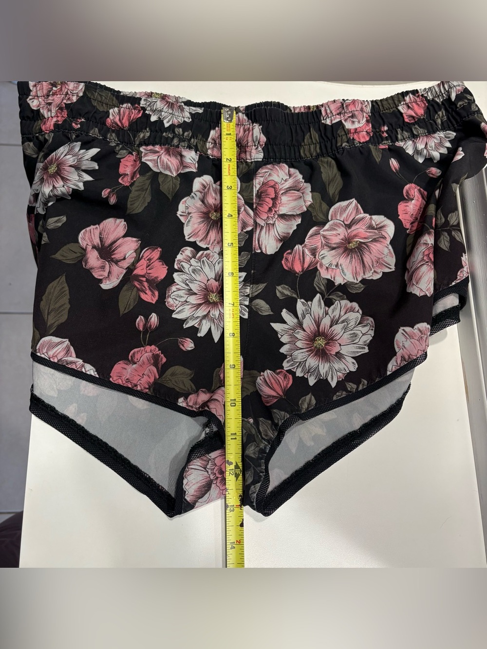 Endless Sun Lightweight Flower Pattern Shorts Size Large. - Picture 6 of 7